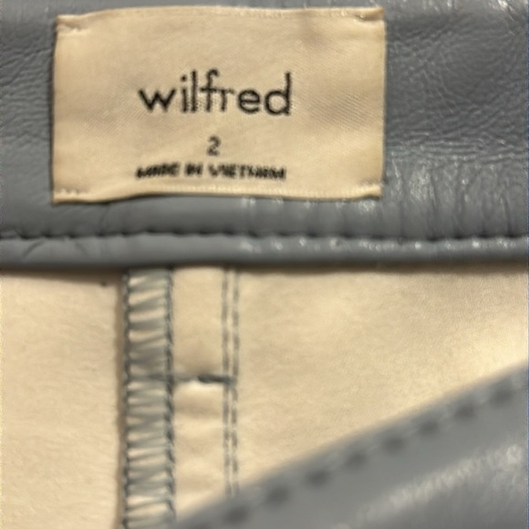 NWOT Women’s Wilfred Aritzia Baby Blue Faux Vegan Leather Pants Size 2 - Picture 8 of 9